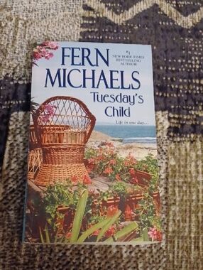 $4 Add-on Fern Michaels "Tuesday's Child" - Paperback Book